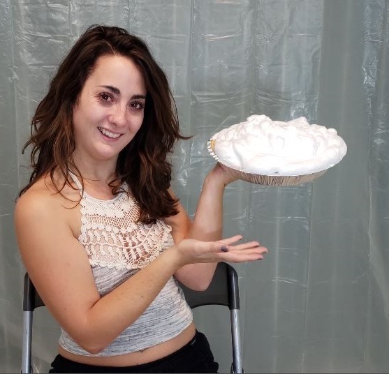 chloe-in-the-taste-test--hot-mess-pies_m